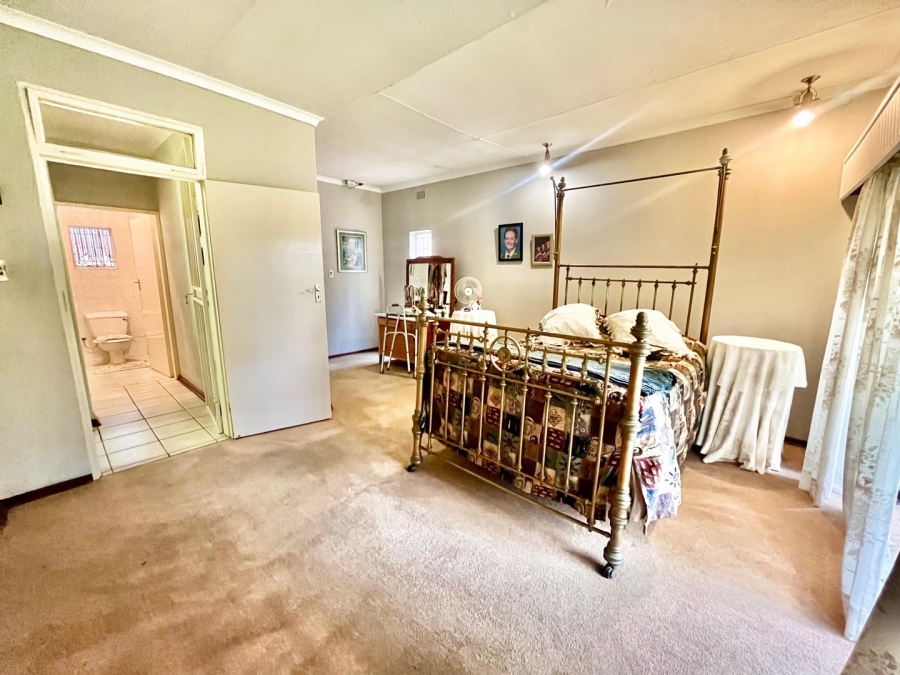 5 Bedroom Property for Sale in Protea Park North West